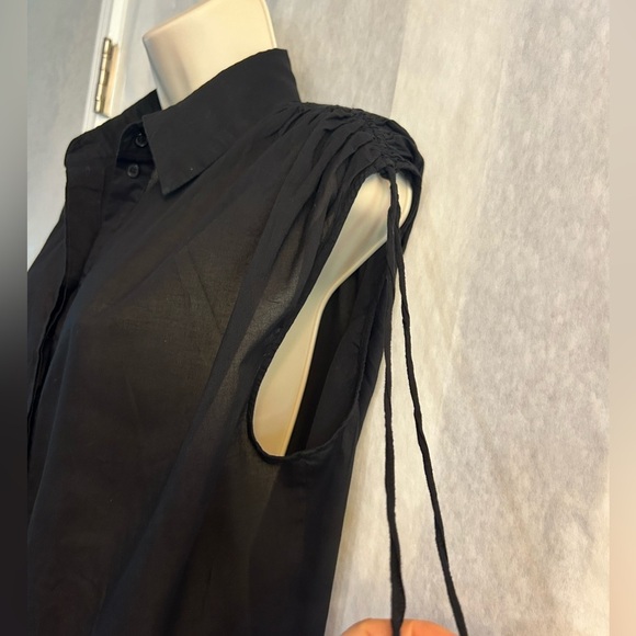 H&M Black Button Down Sleeveless Shirt light weight w/ruched detail Sz-M.  D19 - Picture 4 of 8